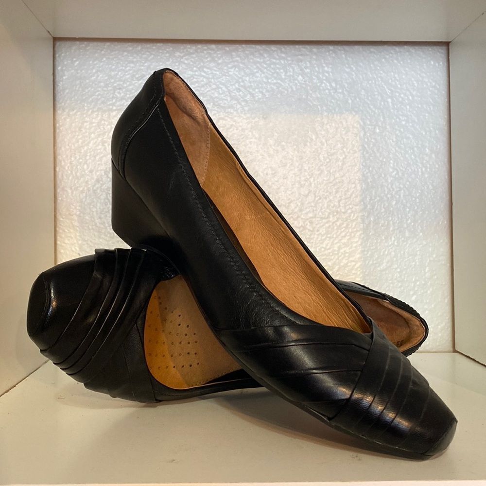 Clarks Artisan Ryla Black Leather Mid Height Heel Shoe